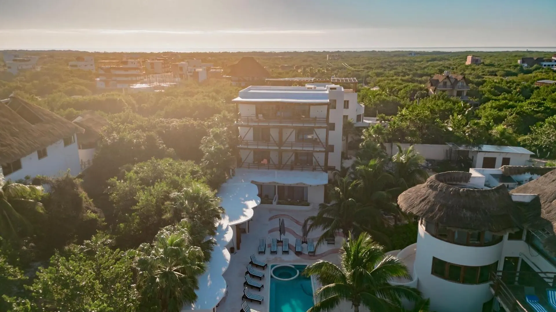 Beach Front Hotel Boutique Dk House location