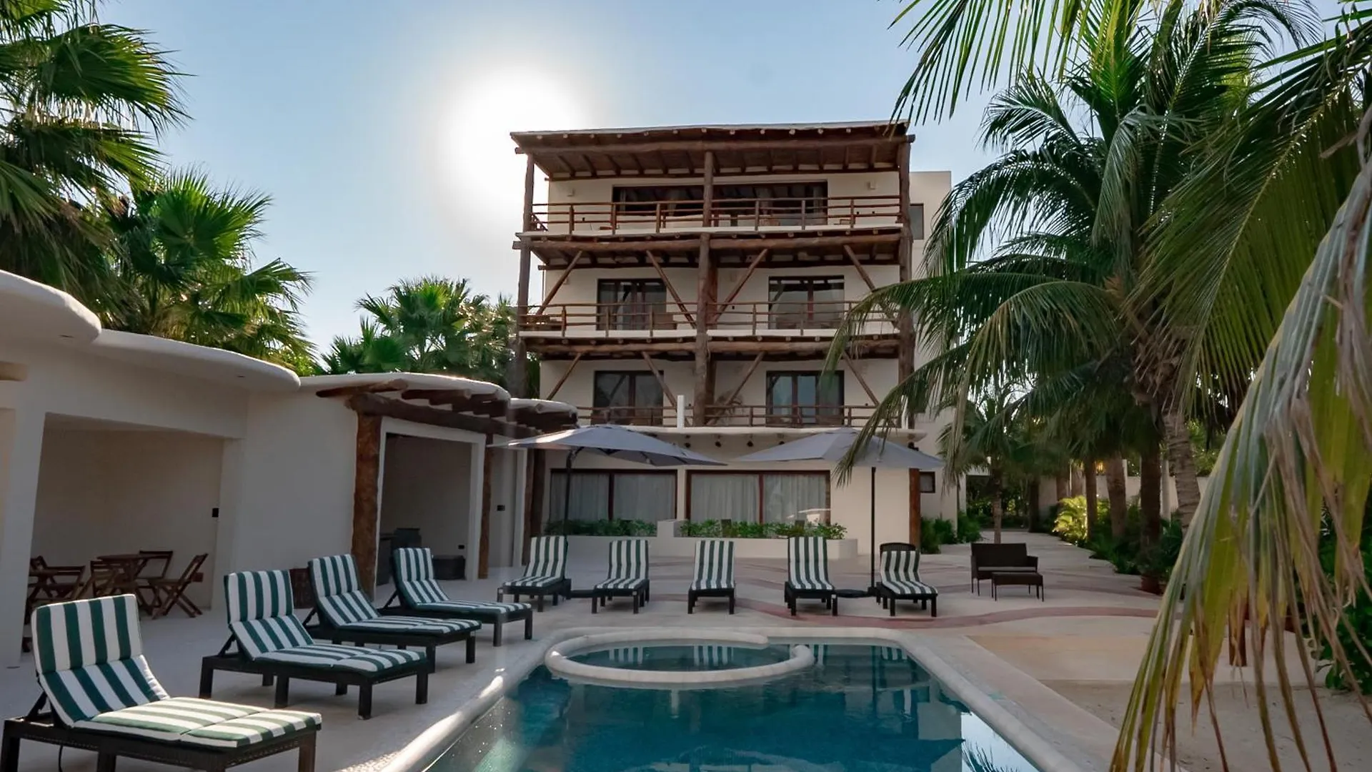 Beachfront Hotel Boutique Dk  홀박스아일랜드