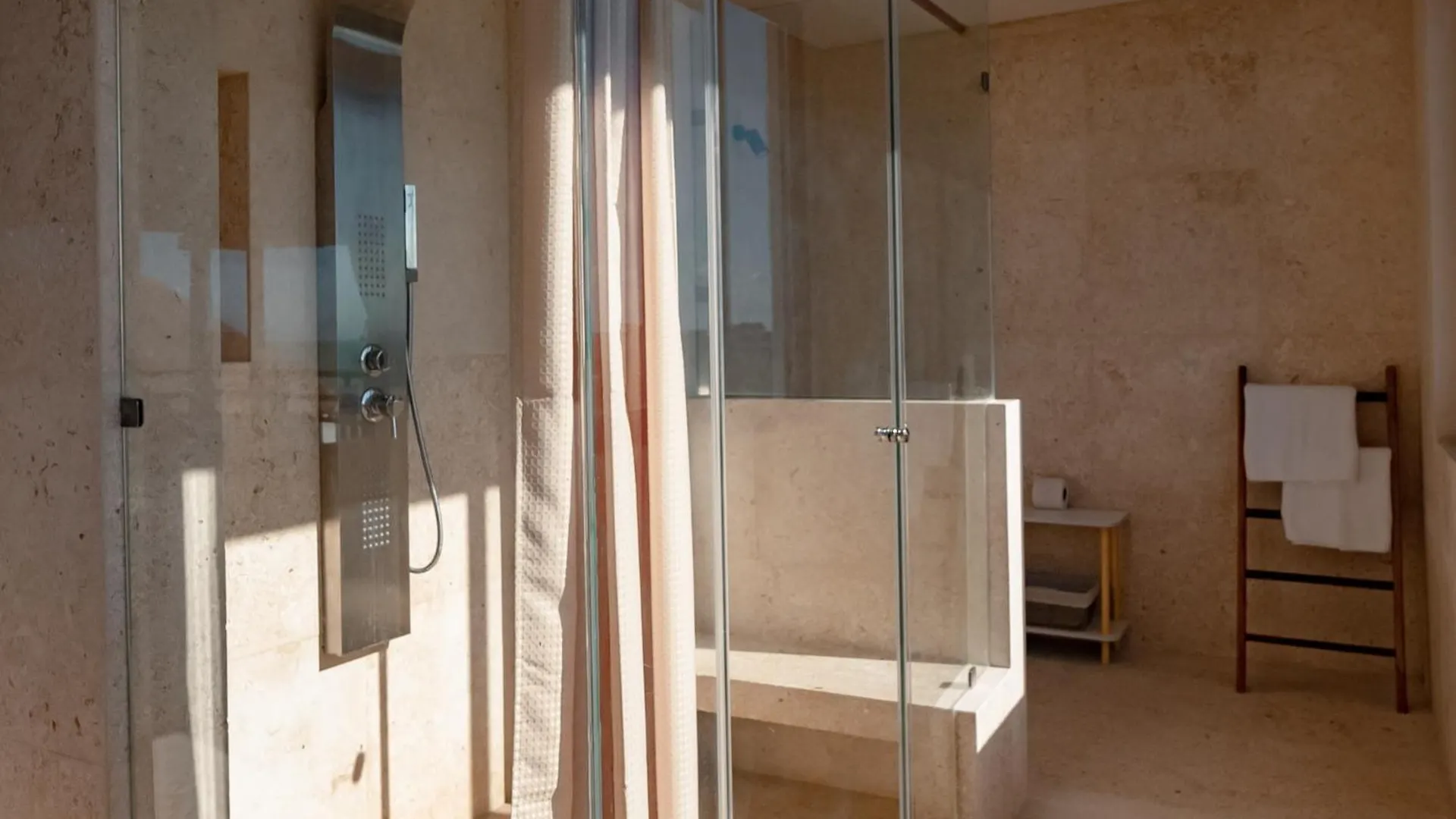 Beachfront Hotel Boutique Dk