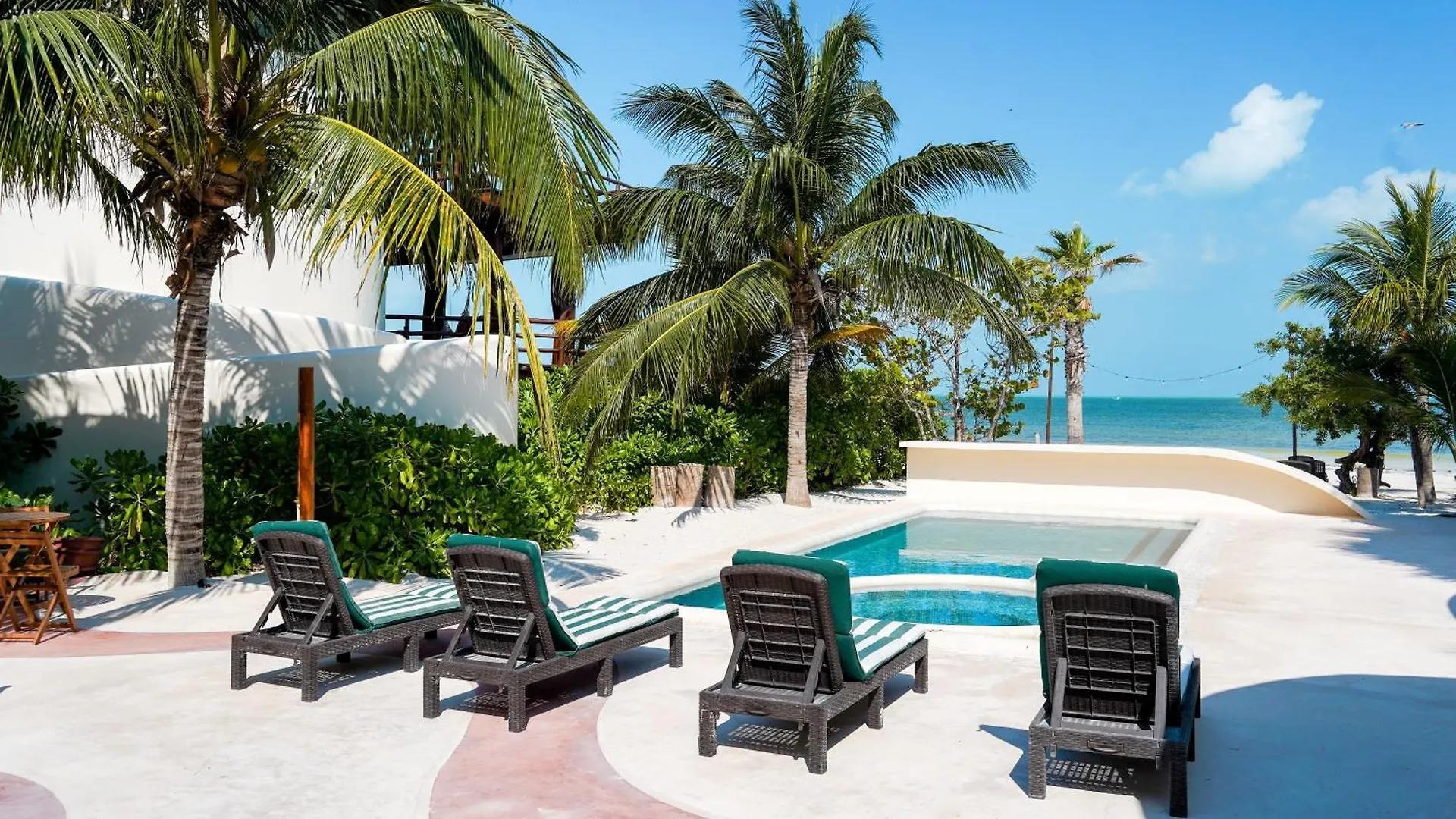 Beachfront Hotel Boutique Dk